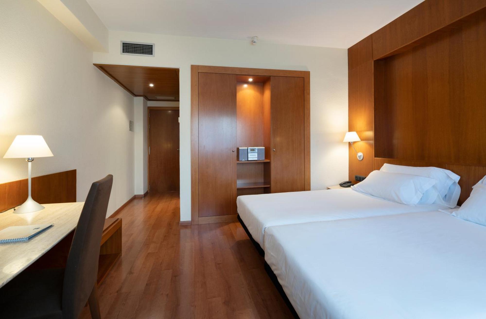Chambre Triple (2 Adultes & 1 Enfant)