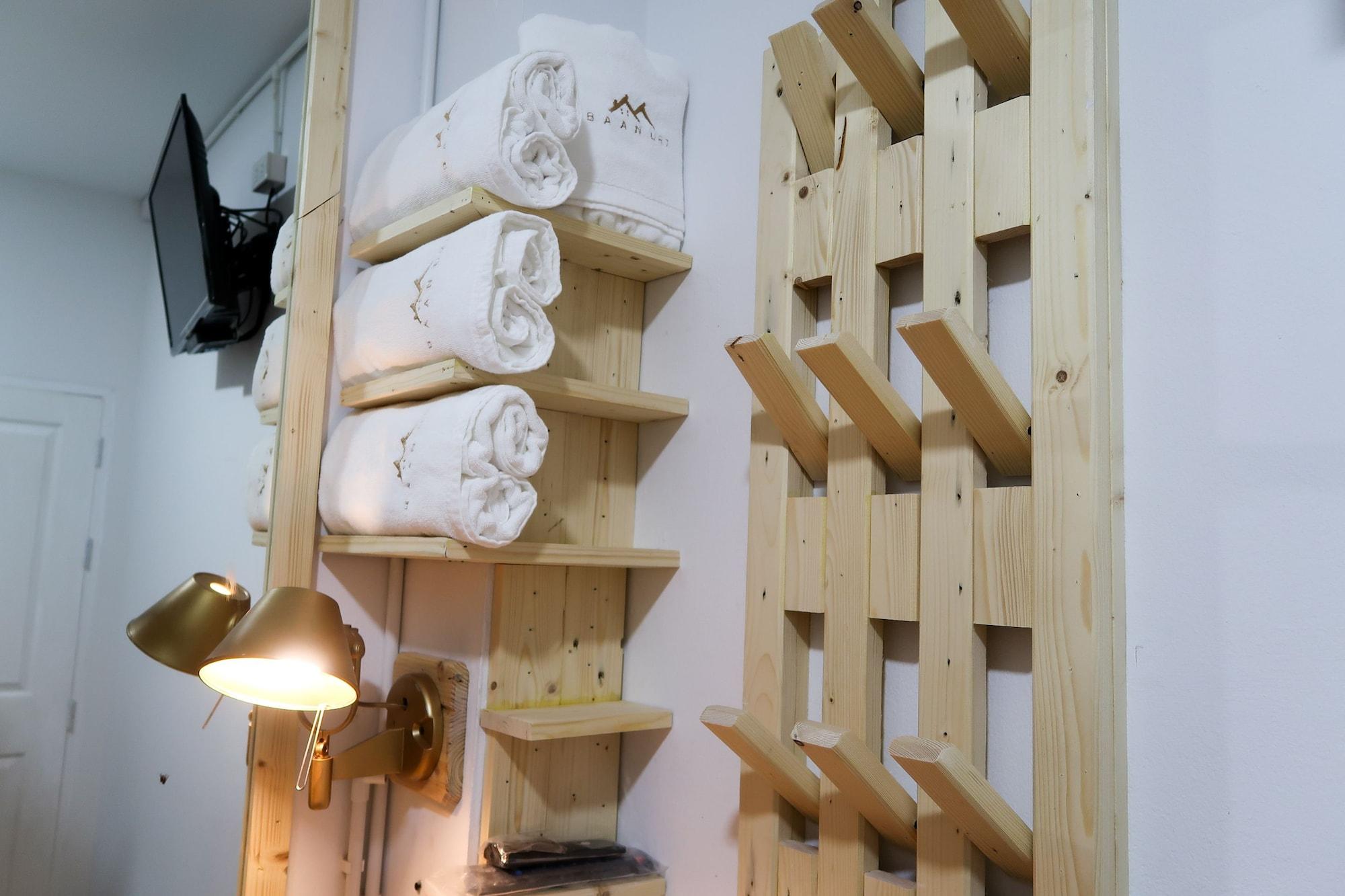 Bunk Bed in Mixed Dormitory Room