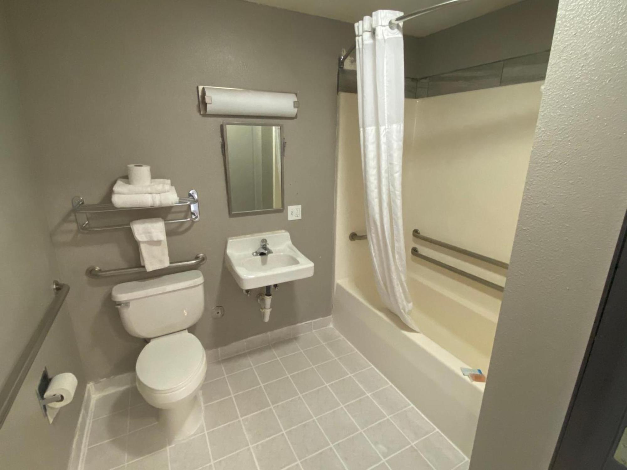 Queen Room - Disability Access
