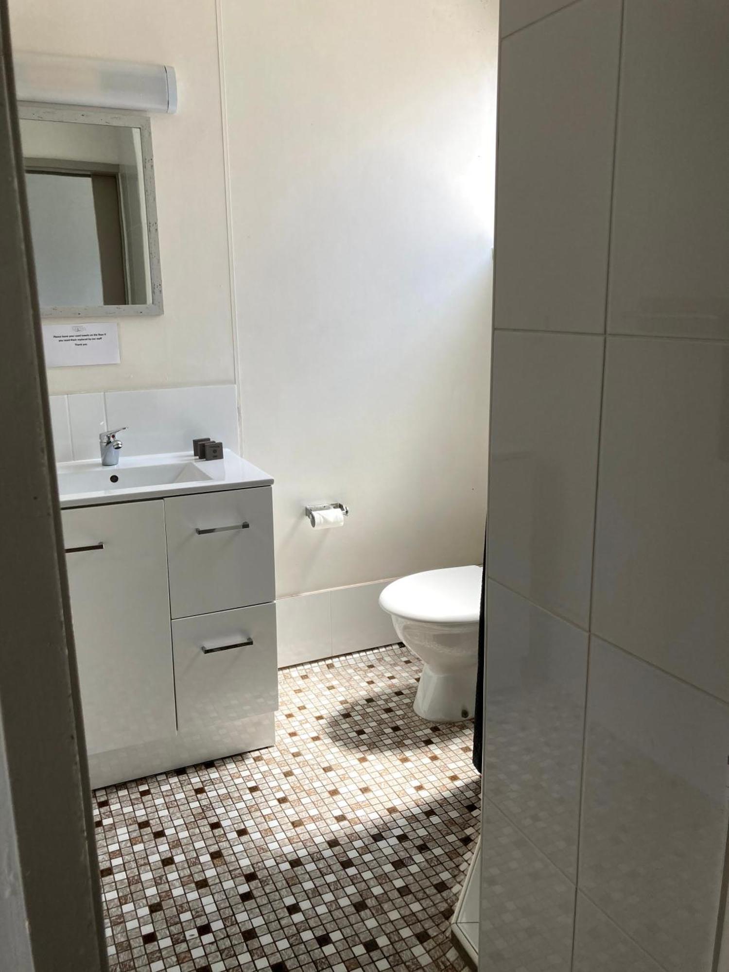Queen Ensuite Room