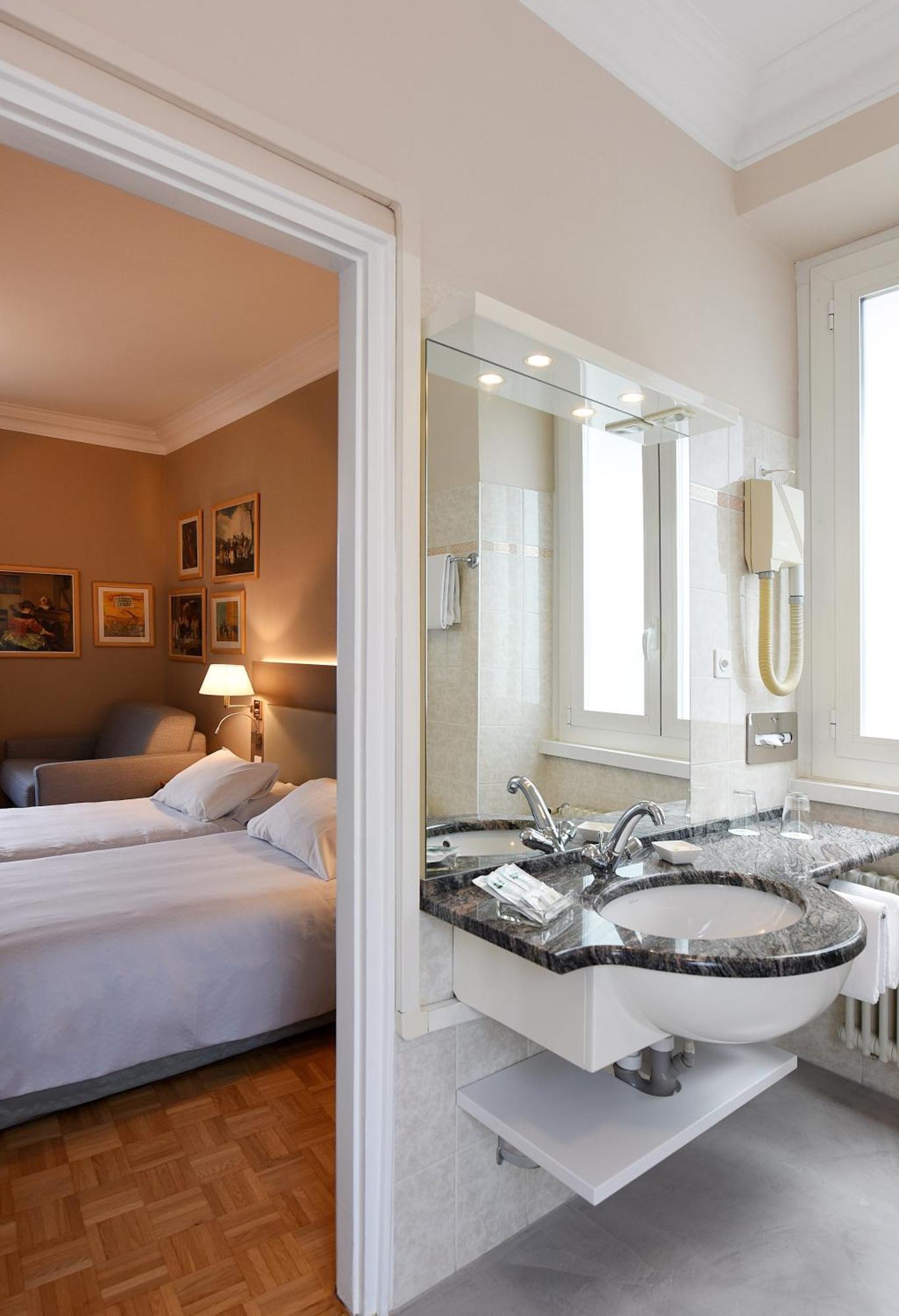 Premium Twin Room Lake View Balcony