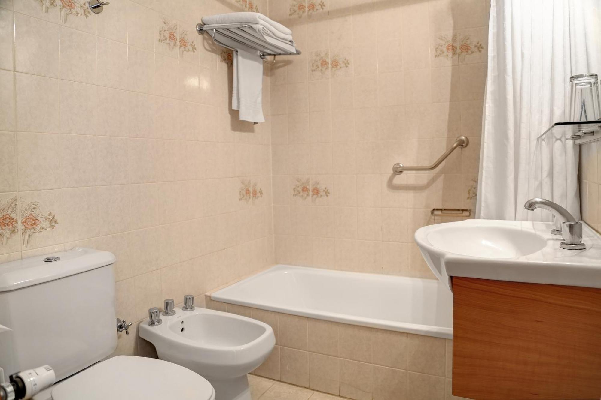 Standard Double or Twin Room,1245083677:JPEG
