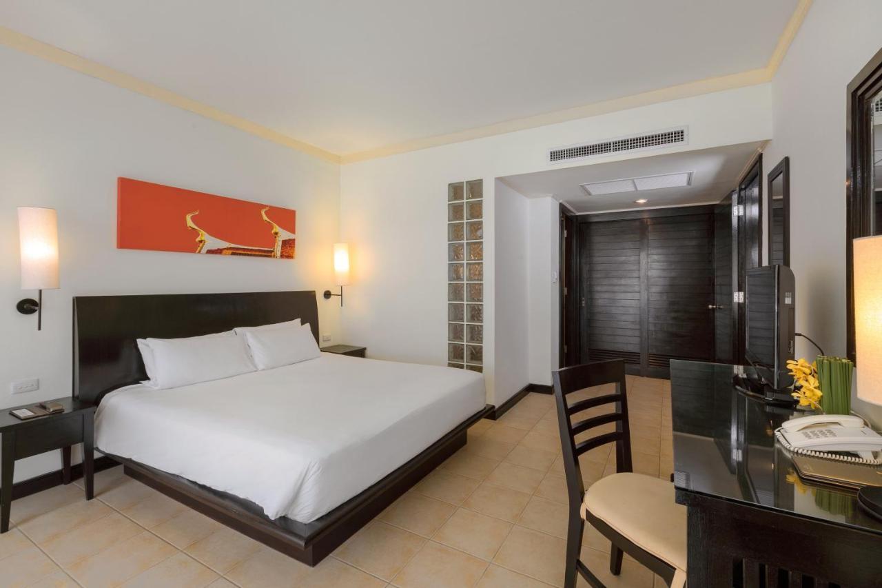 ONE BEDROOM FAMILY SUITE POOLSIDE - KING