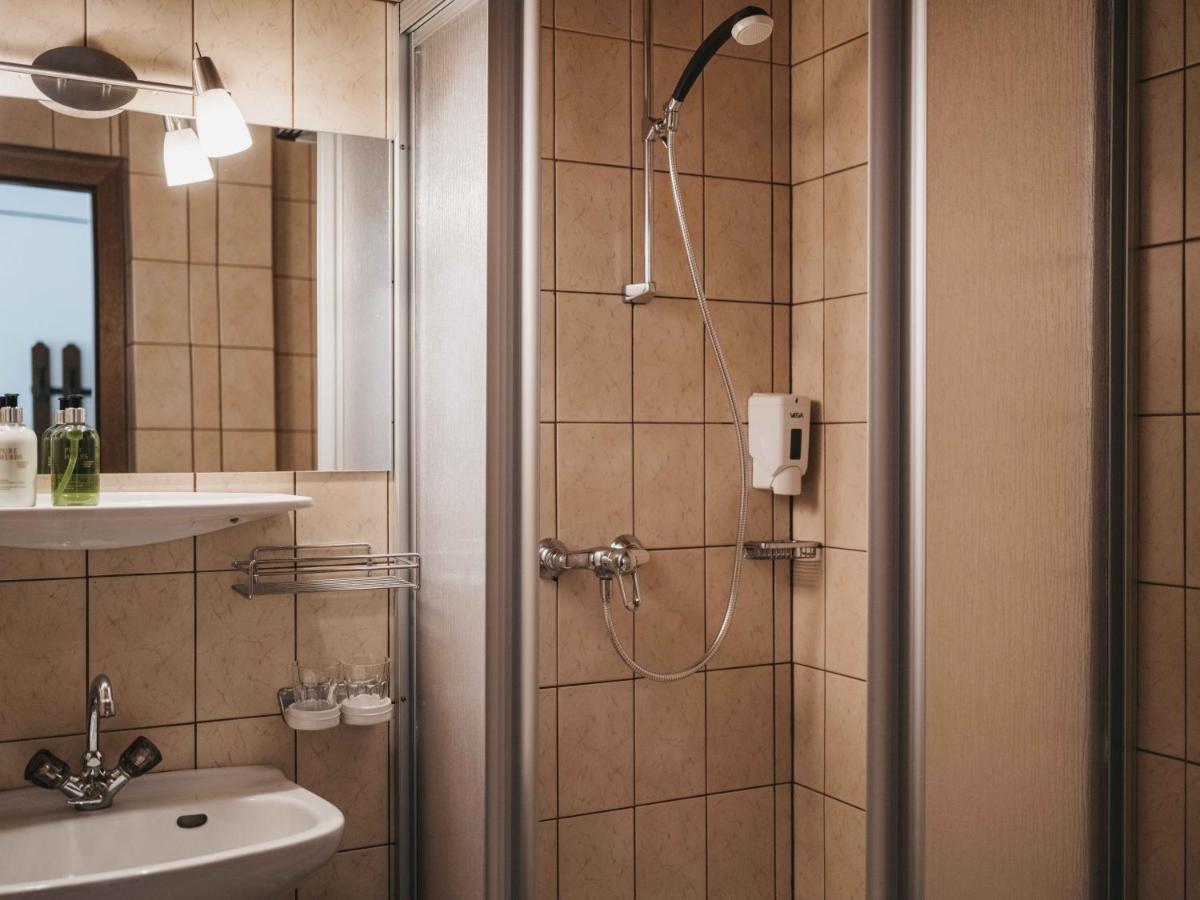 One-Bedroom Apartment,1229403346:JPEG