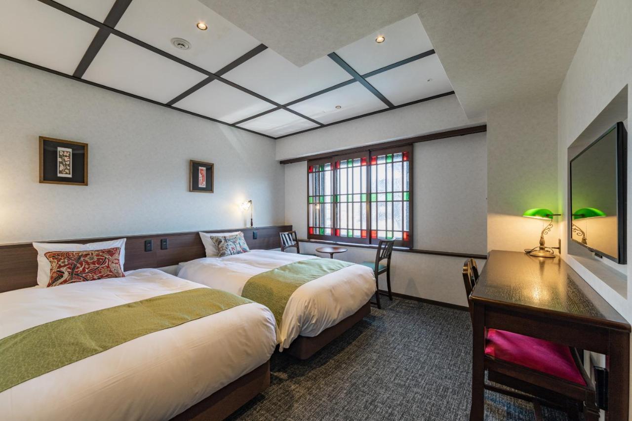 Twin Room with Mountain View