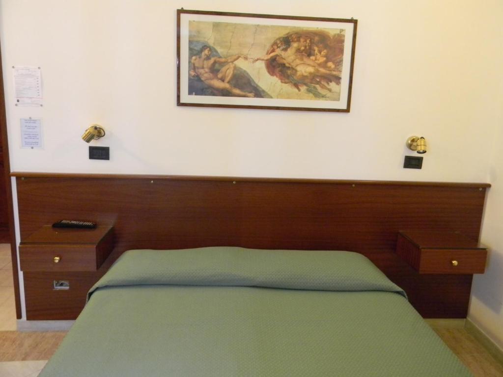 Standard Double or Twin Room,118648588:JPEG
