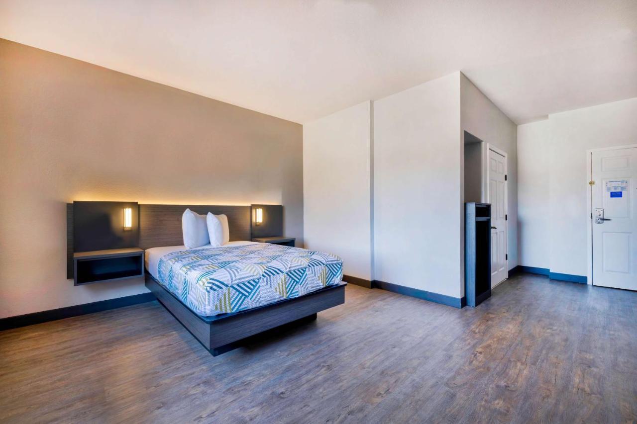 Double Room - Disability Access - Roll In Shower