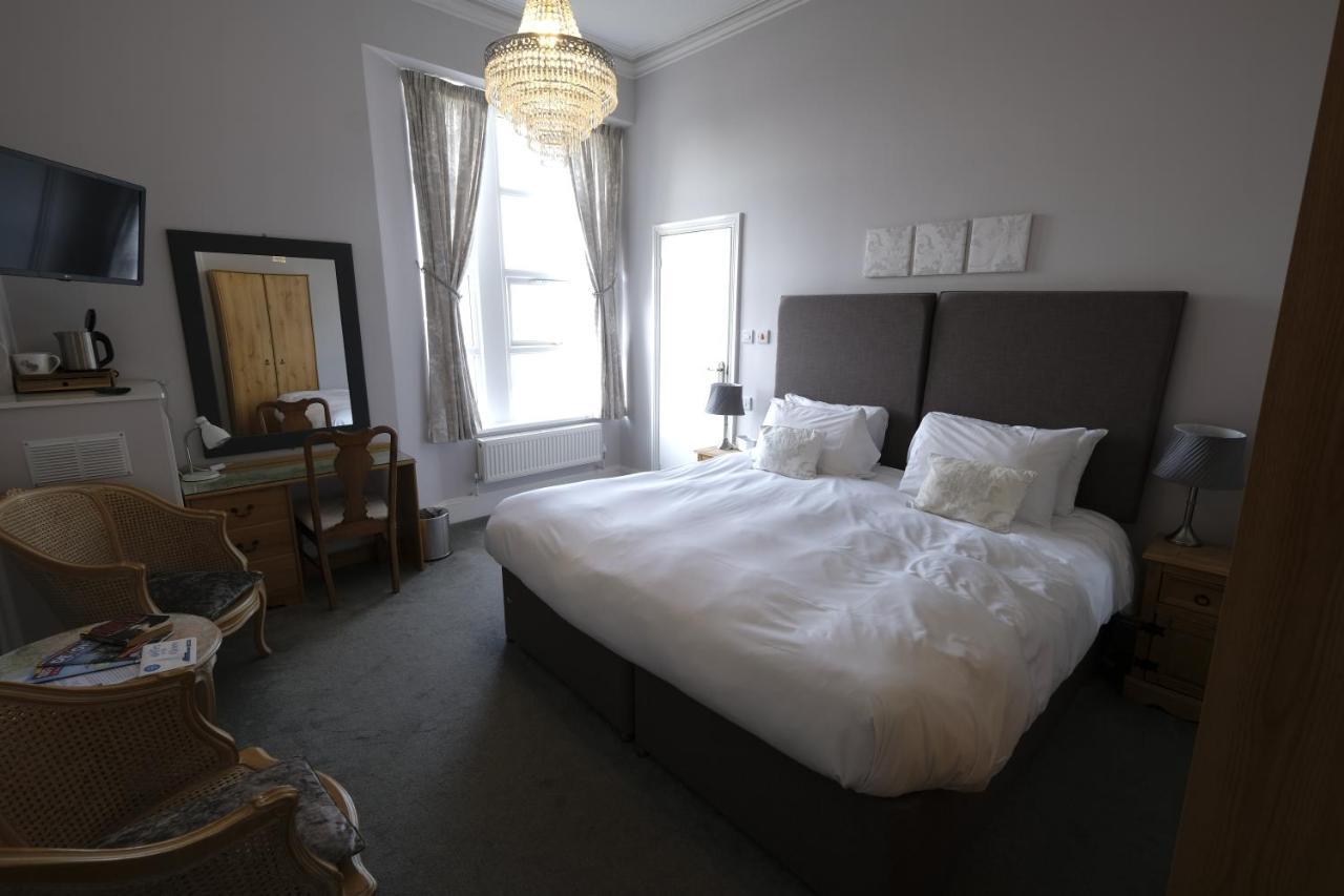 Large Double or Twin Room