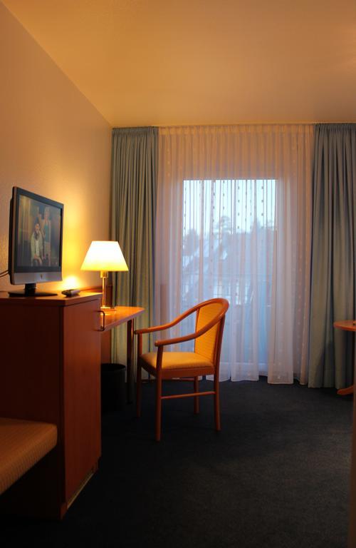 Doppelzimmer mit Balkon und Meerblick
