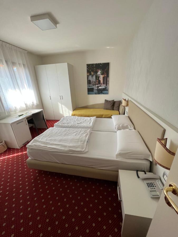 Classic Dreibettzimmer