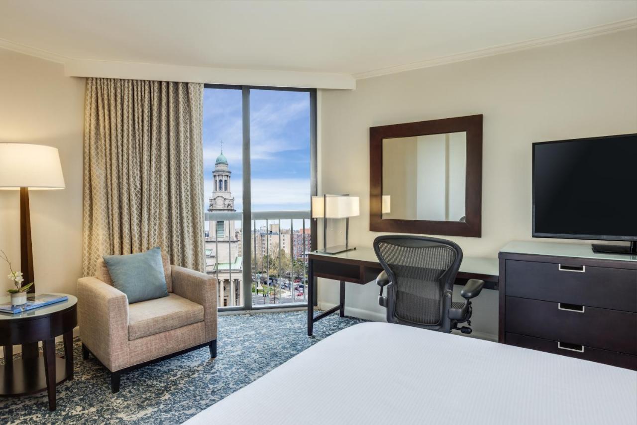 Quarto com Cama King-size e Vista da Cidade
