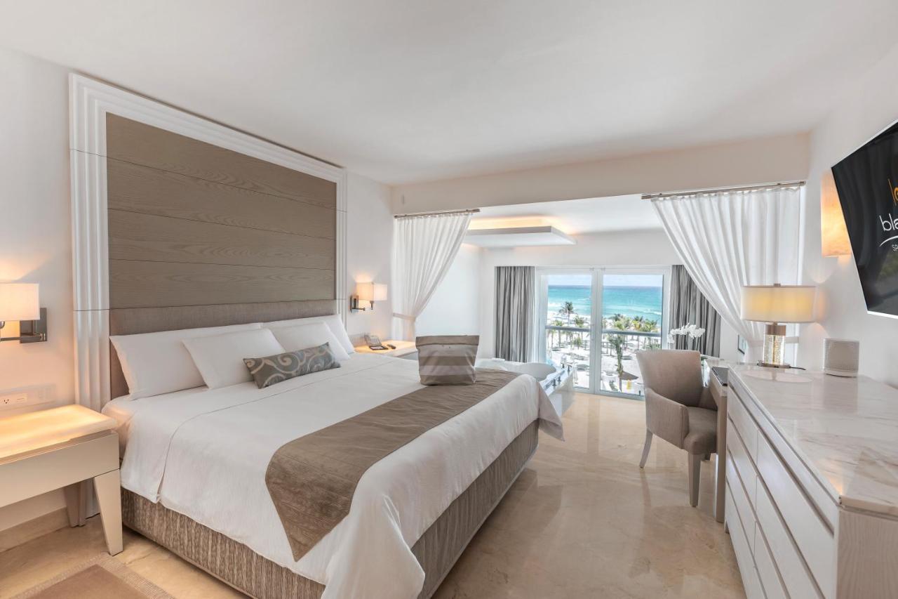 Royale Honeymoon Suite Oceanfront - King Size Bed