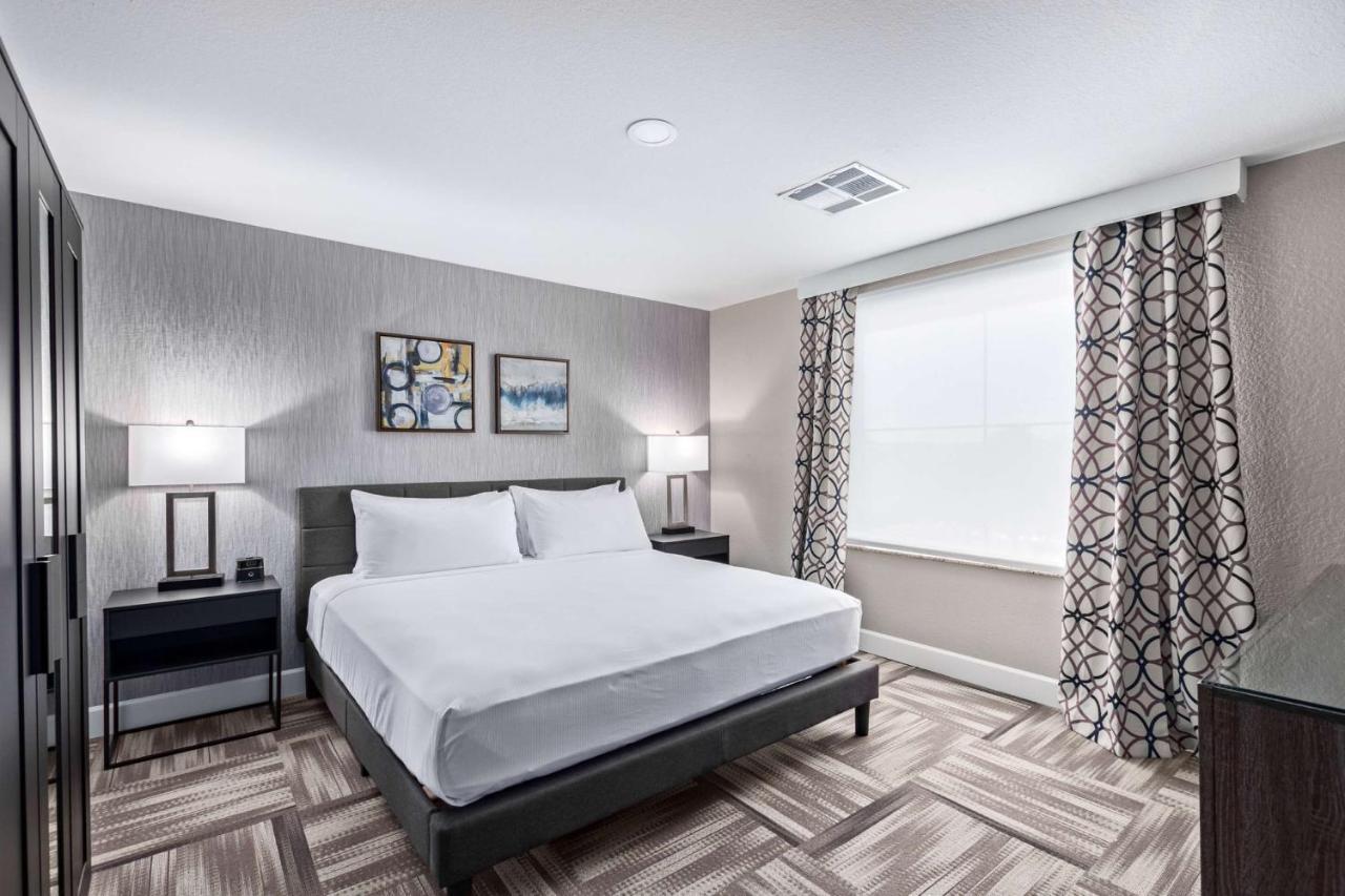 King Suite with Sofa Bed and Kitchen - Non-Smoking