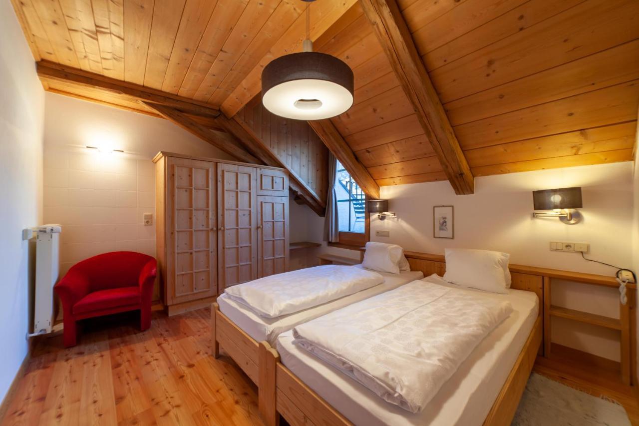 Doppel- oder Zweibettzimmer