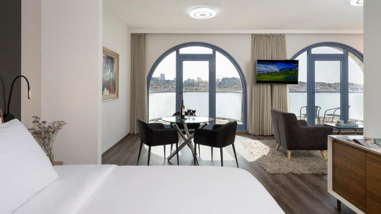 Executive Suite,1233224279:JPEG
