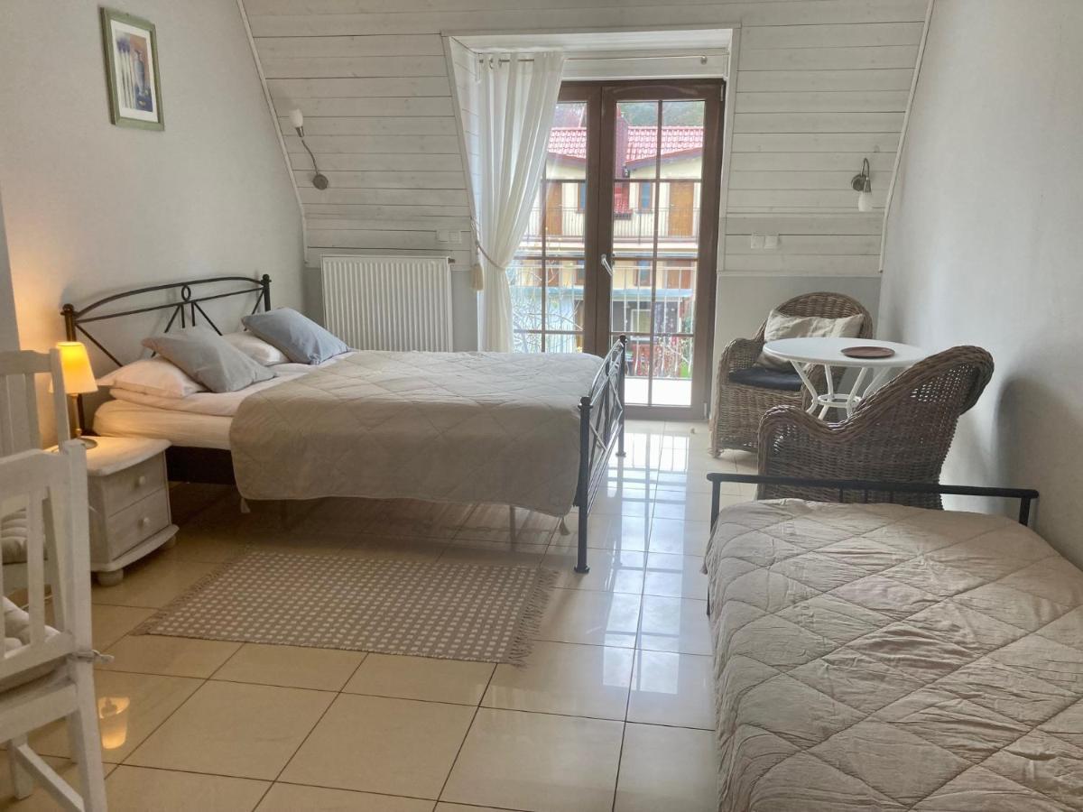Vierbettzimmer mit Balkon