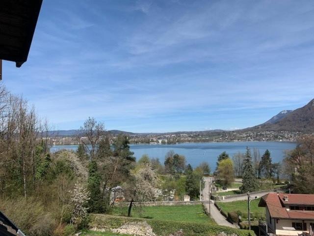 Family Room Lake View