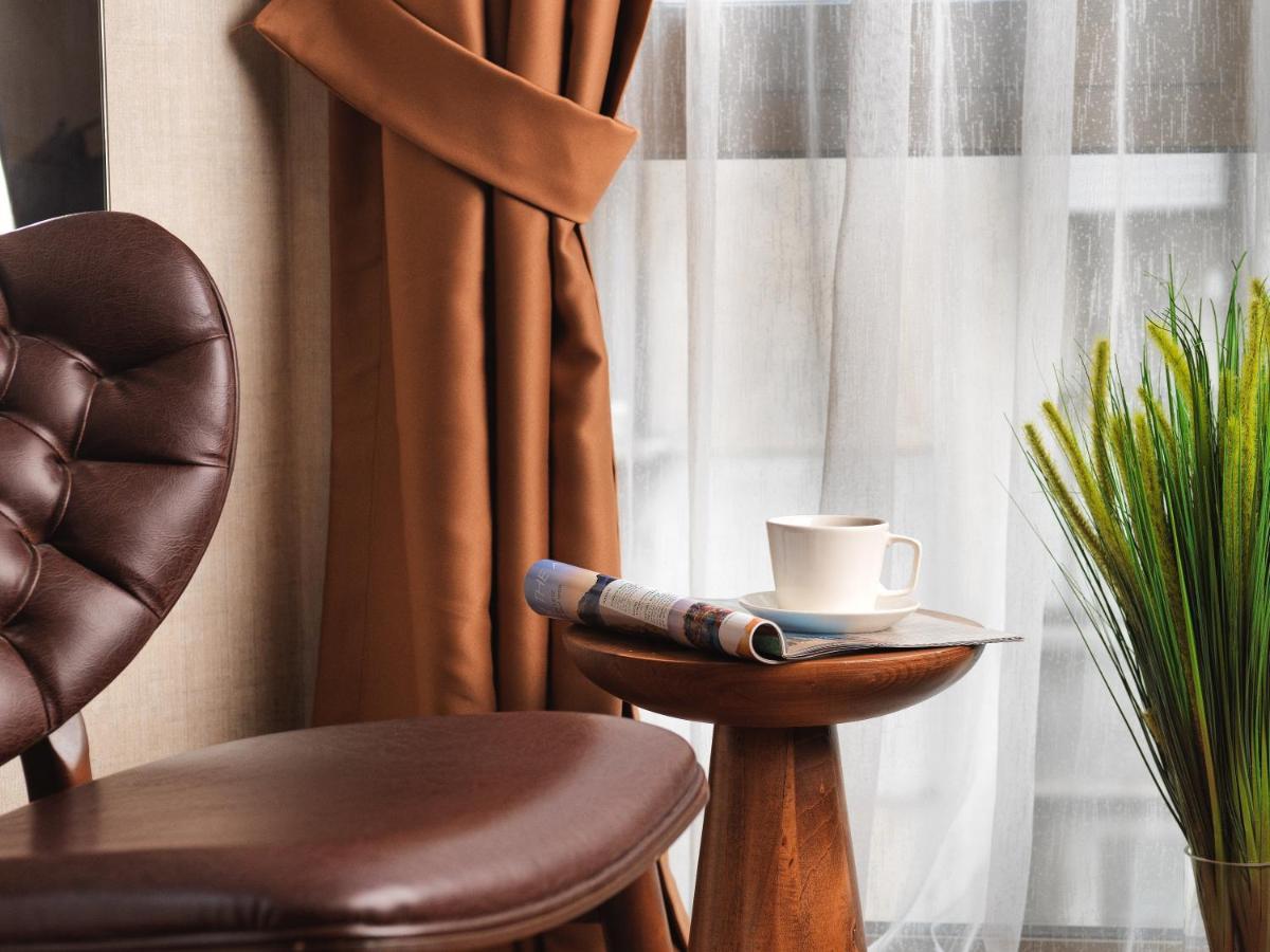 Corner Family Room