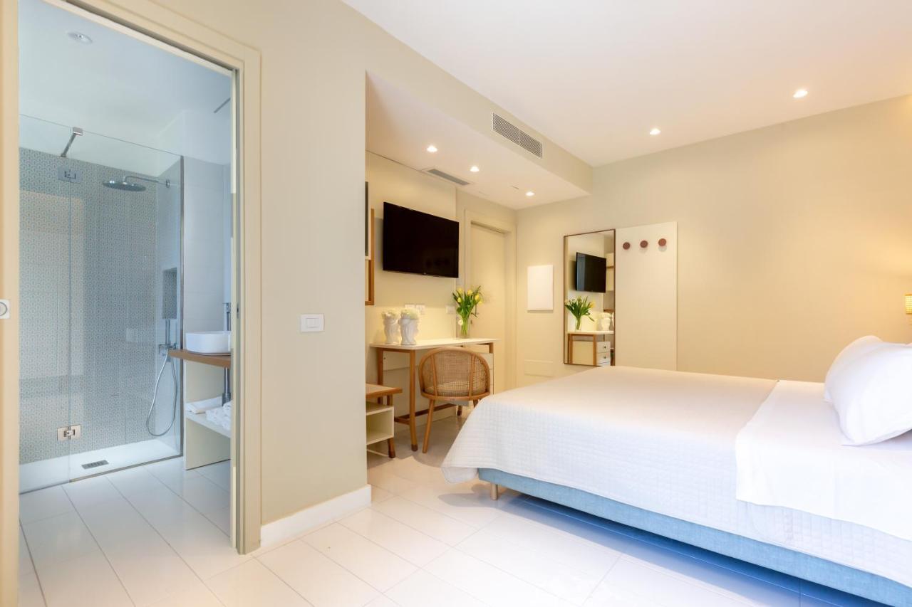Deluxe Double Room with Side Sea View