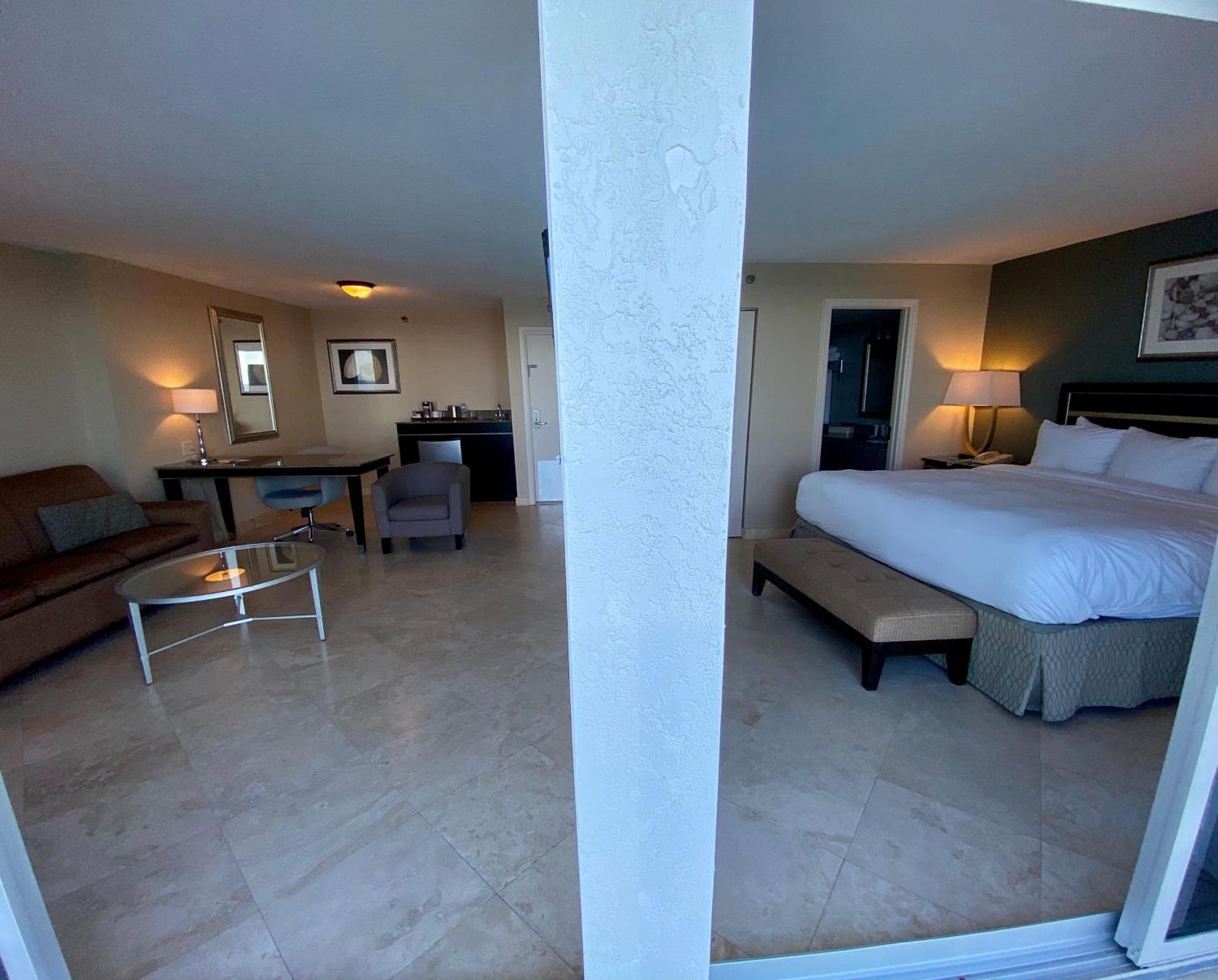 Oceanfront Premium King Corner Studio Suite Sofa Bed Walk Shower over 550 sq ft Balcony