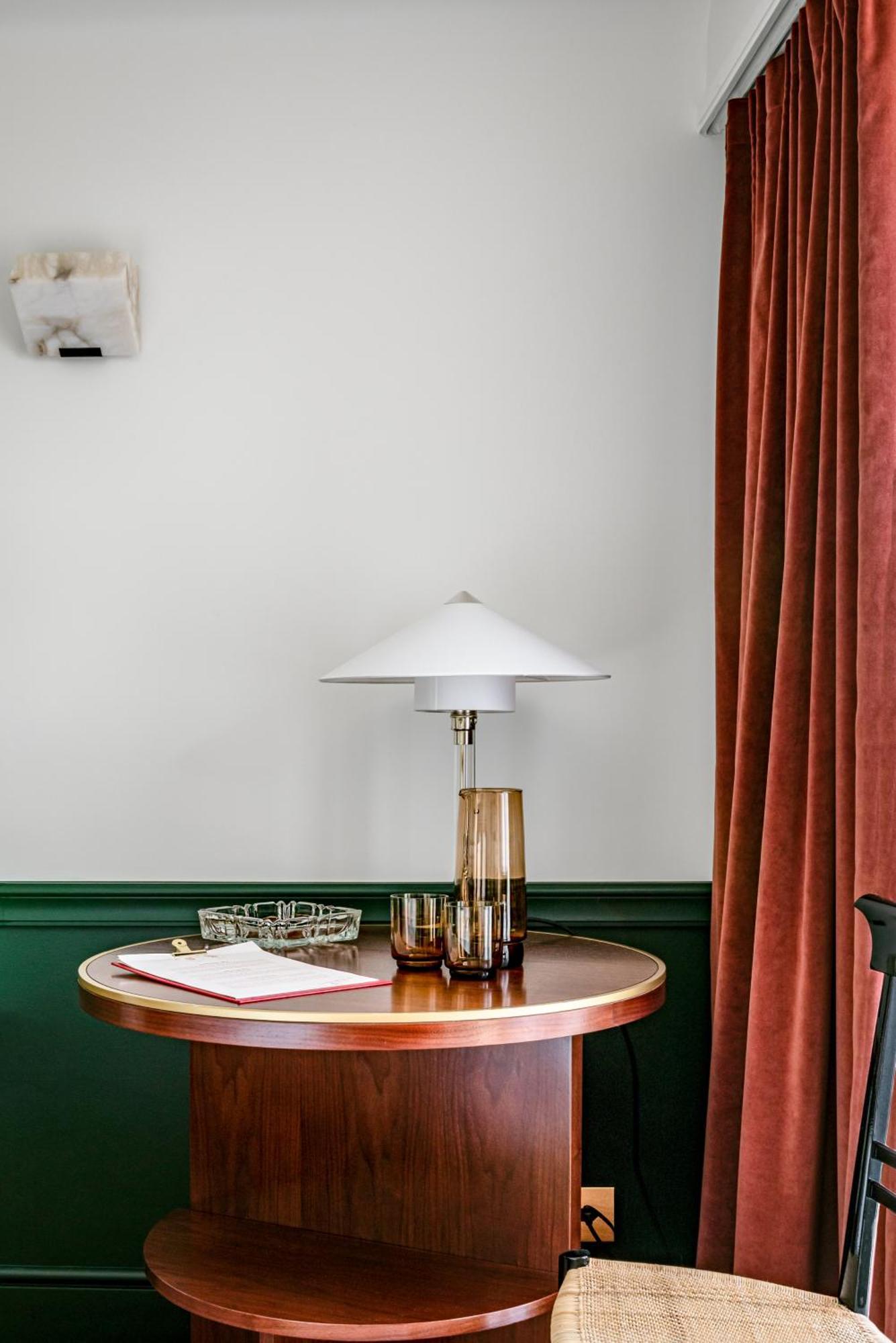2 Adjoining Rooms