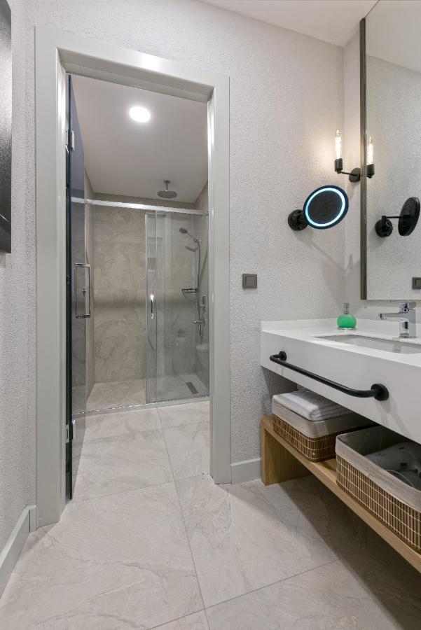Deluxe Suite Spa Bath,1173402189:JPEG