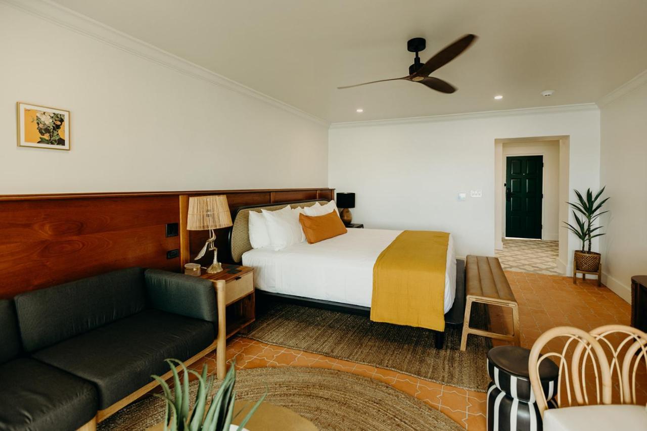 Deluxe King with Balcony and Ocean View