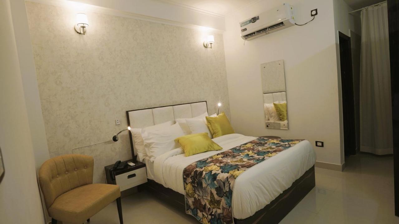Deluxe Double Room (2 Adults + 1 Child)