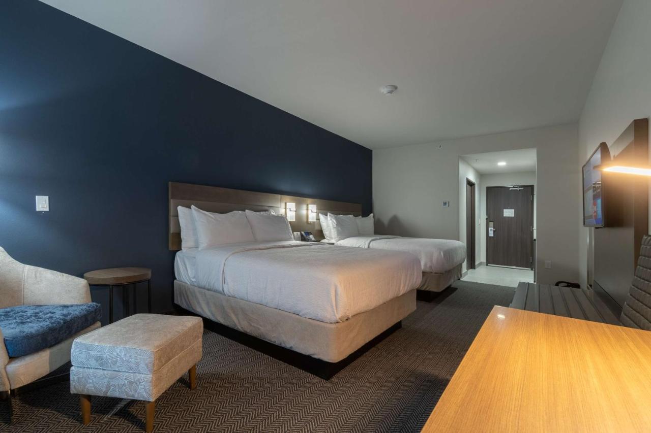 Queen Room with Two Queen Beds and Bath Tub - Disability Access/Non-Smoking