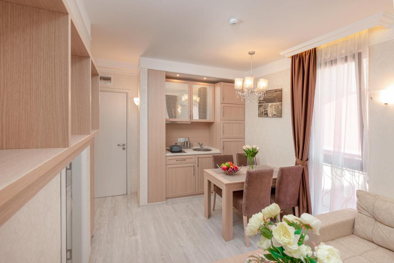 Deluxe Two-Bedroom Apartment,1237741159:JPEG