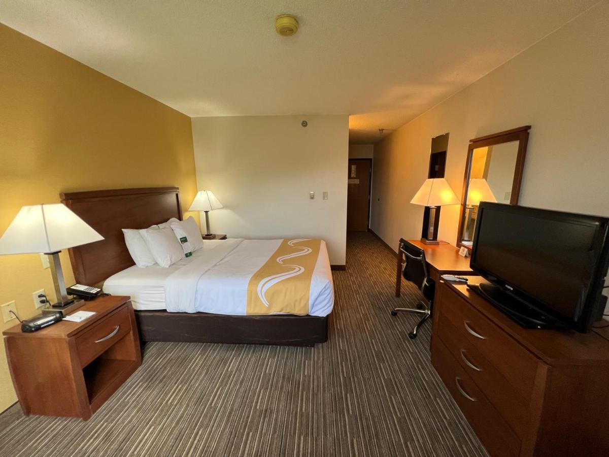 Queen Room - Accessible/Nonsmoking