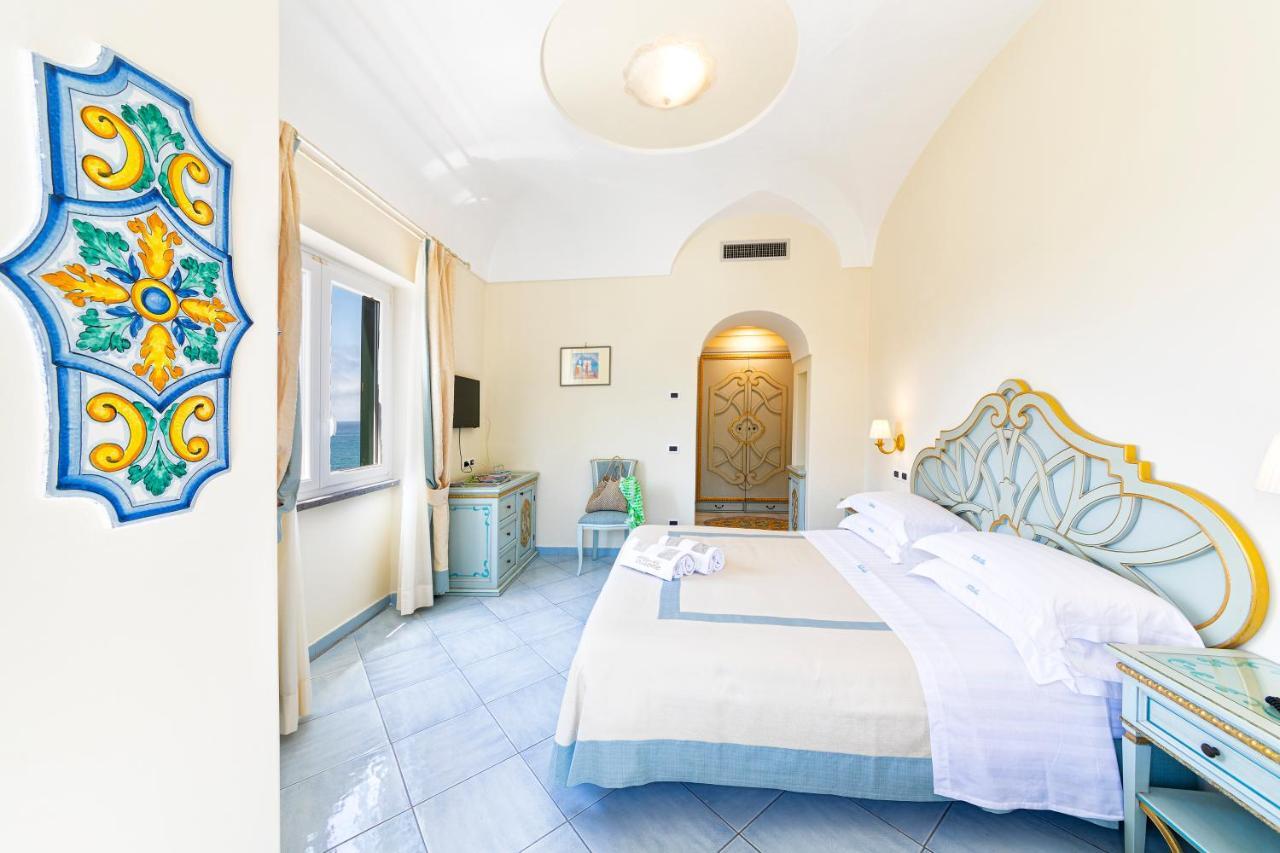 Queen Superior Room with Park View