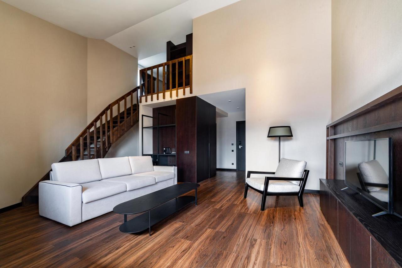 Executive Suite,1238205106:JPEG