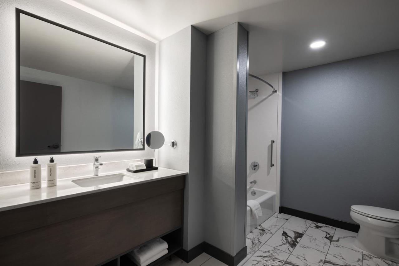 Queen Room with Two Queen Beds - Communications Accessible