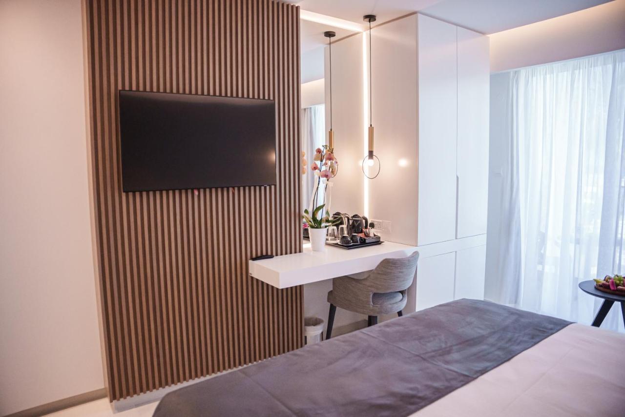 Double or Twin Room with Side Sea View,1390250411:JPEG