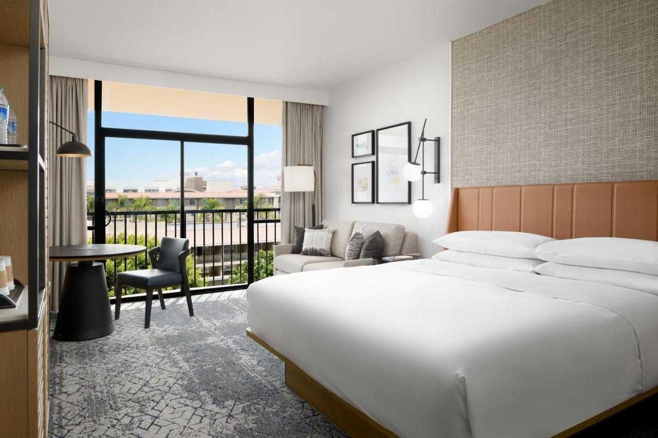 Club level Guest room 1 King High floor