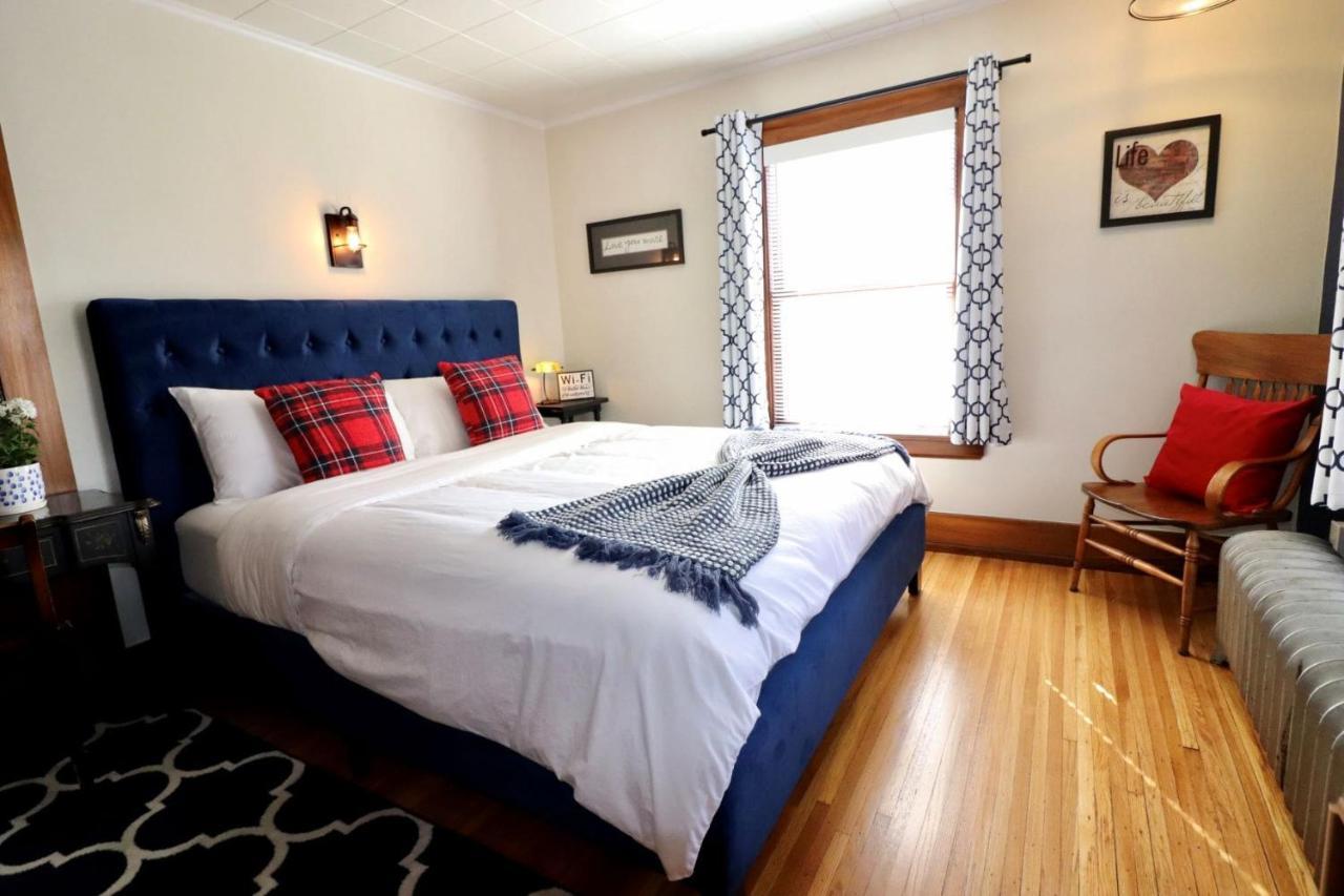 Deluxe King Suite,1588466797:JPEG