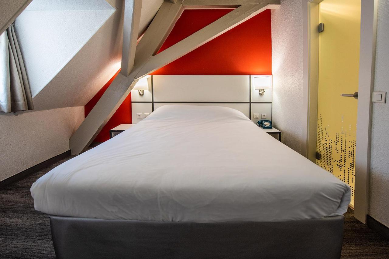 Standard Double Room One Single Bed