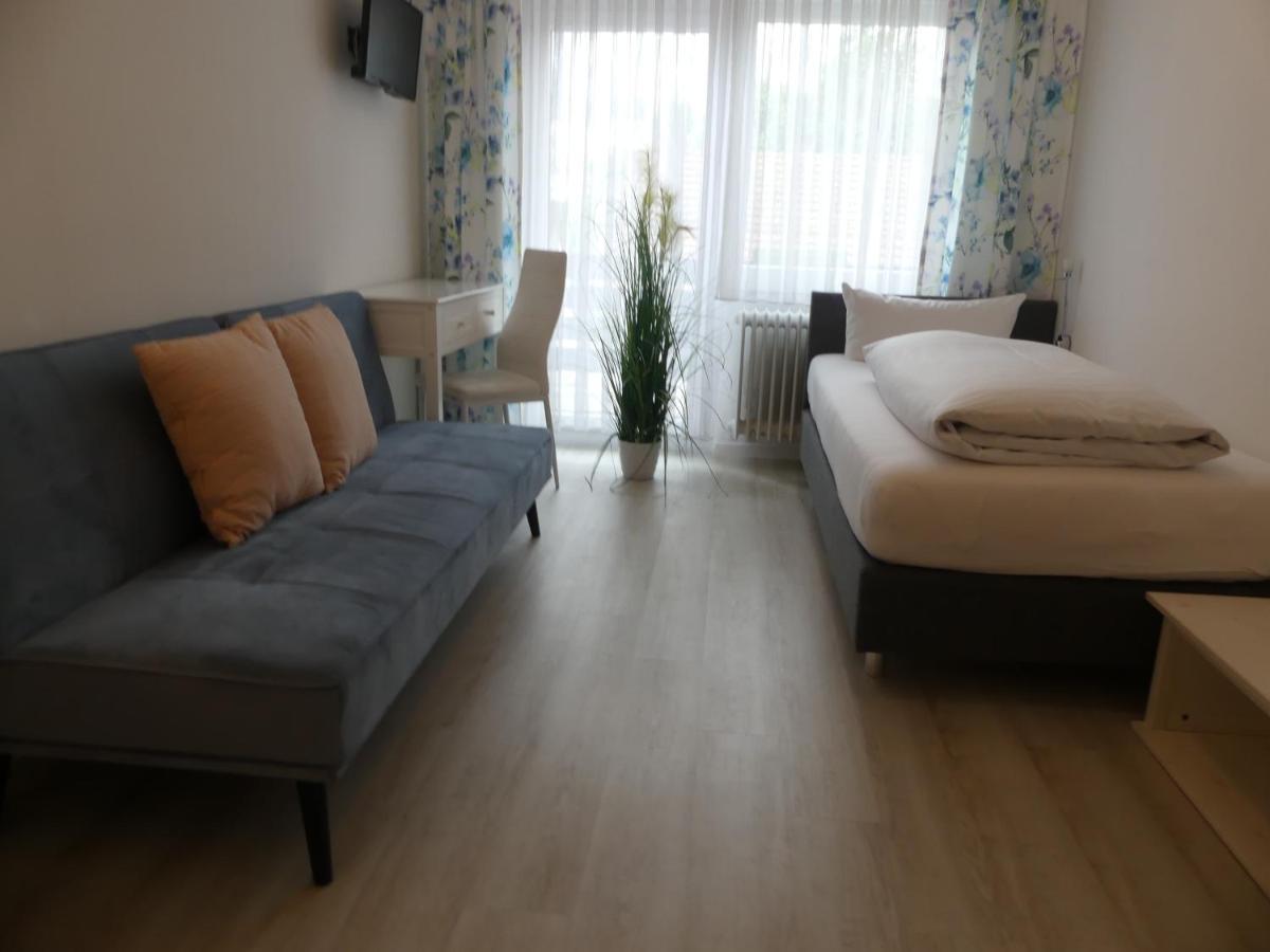 Deze eenpersoonskamer is voorzien van een gedeelde badkamer op de gang.