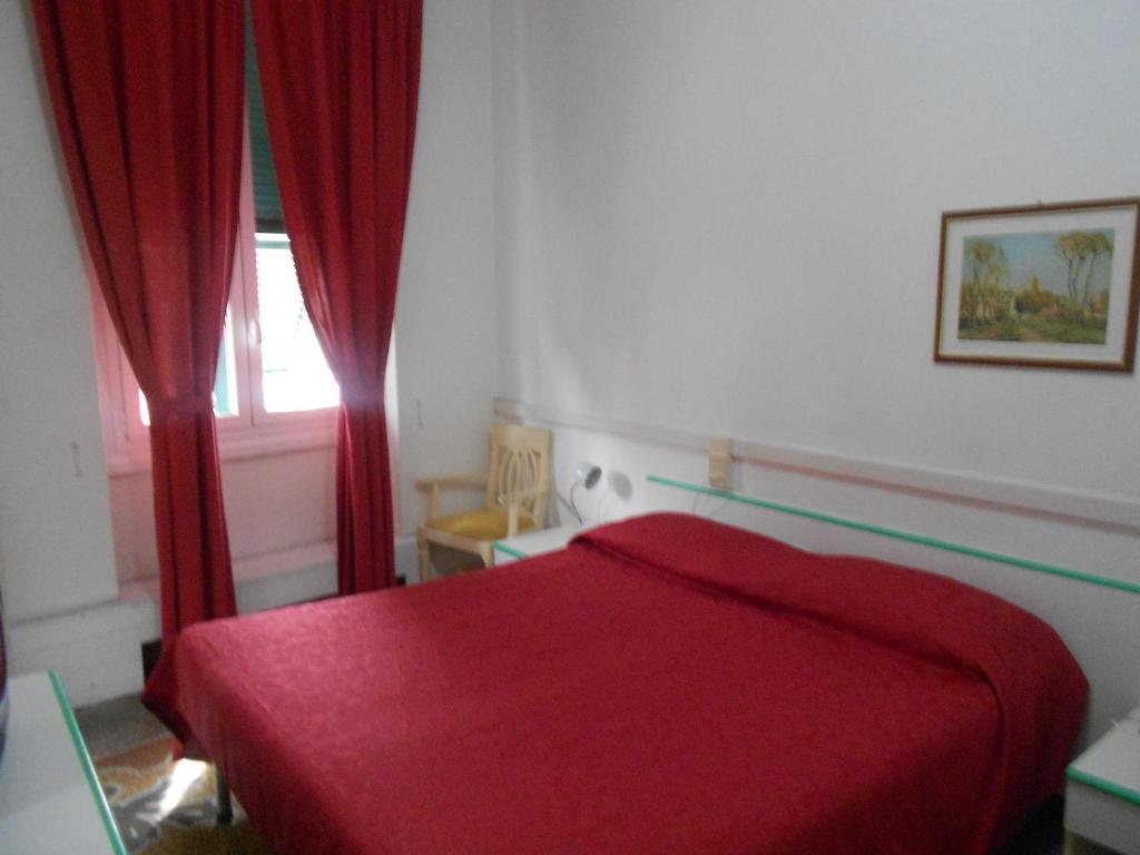 Double or Twin Room with Partial Sea View