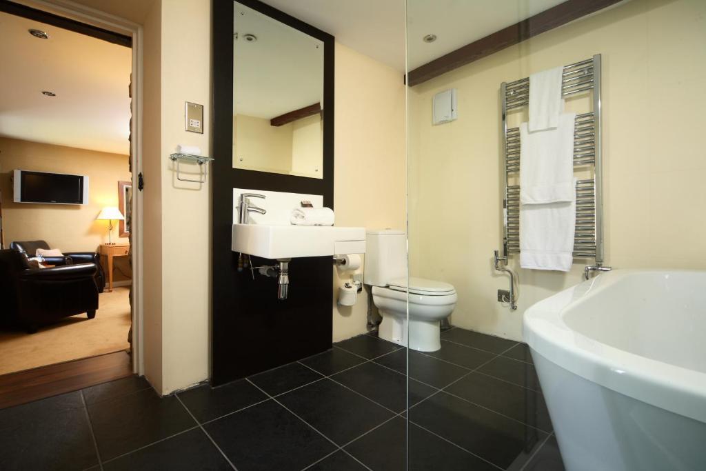 Deluxe Double Room with Countryside View