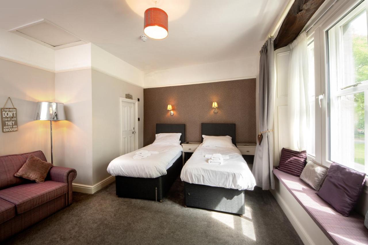 Twin Room with Shower