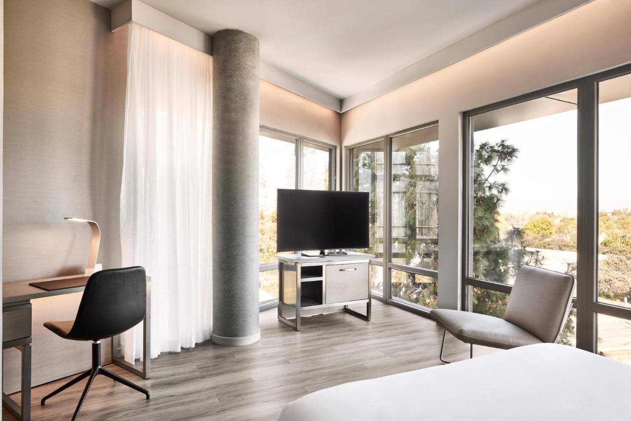 Corner room with 2 queen beds and mountain view