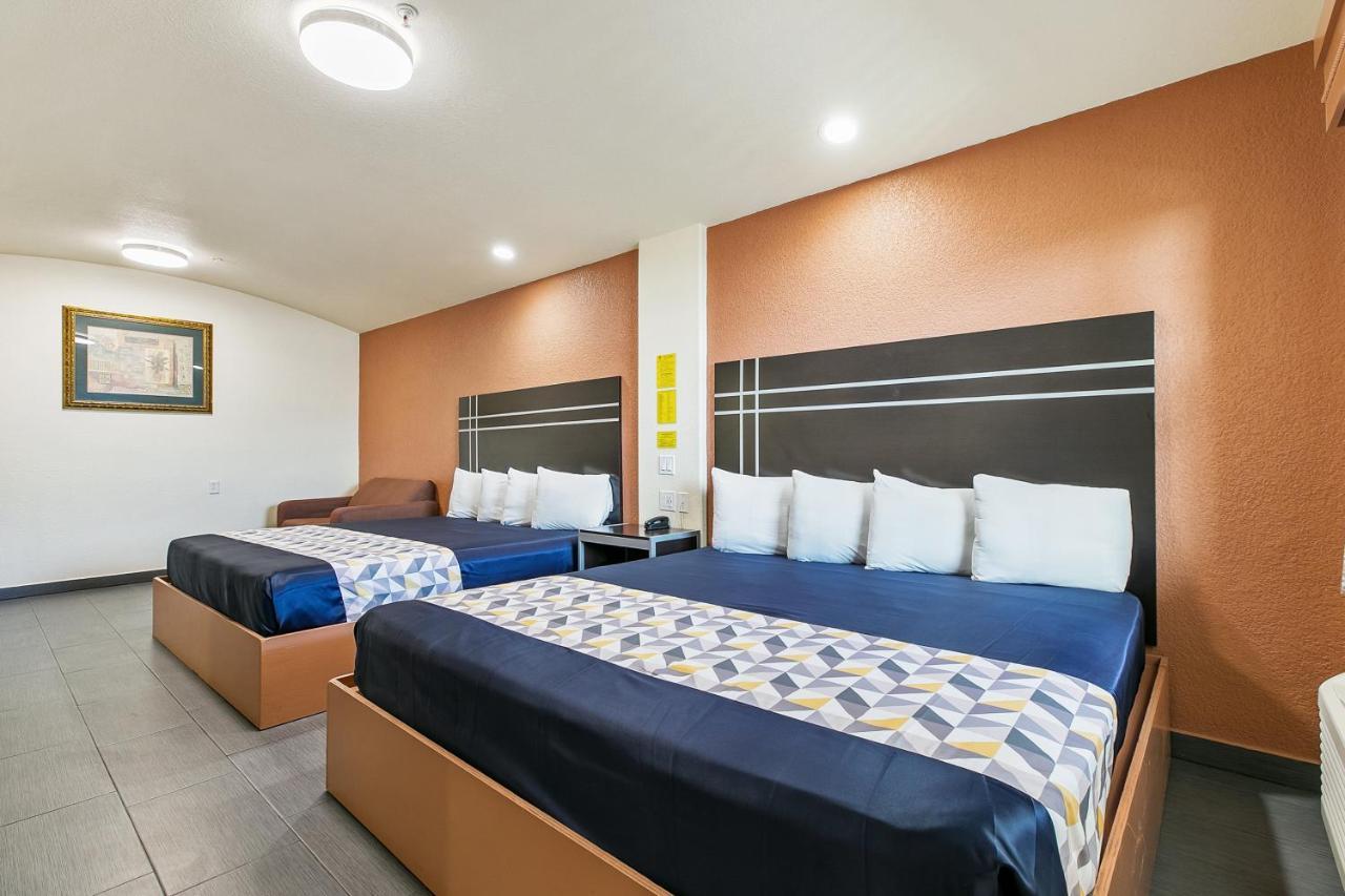 Double King Family Room