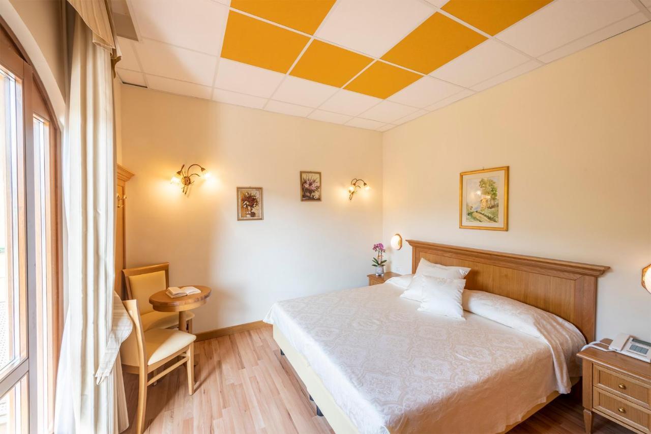 Deluxe Double or Twin Room with Mountain View