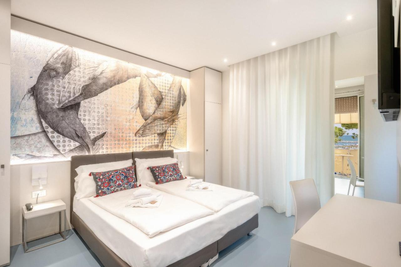 Doppelzimmer mit Balkon und Meerblick
