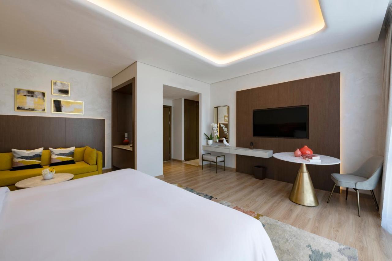 Deluxe King Room with Panoramic City View (Free Shuttle to the Beach, Mall & Metro Station),1244186383:JPEG
