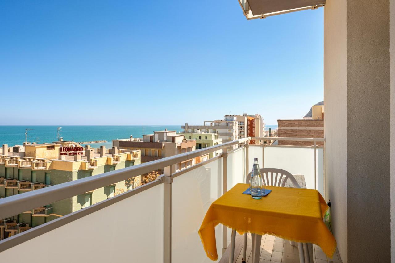 Double or Twin Room with Sea View