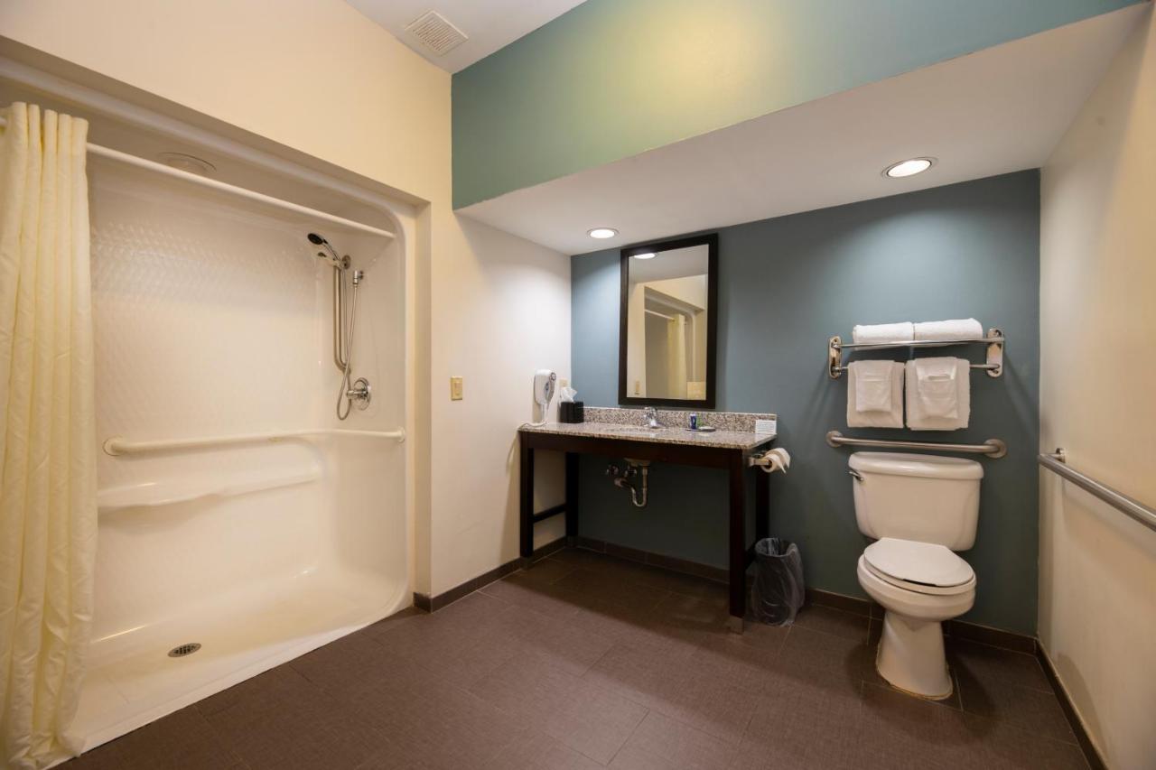 Queen Room with Two Queen Beds - Accessible/Non-Smoking