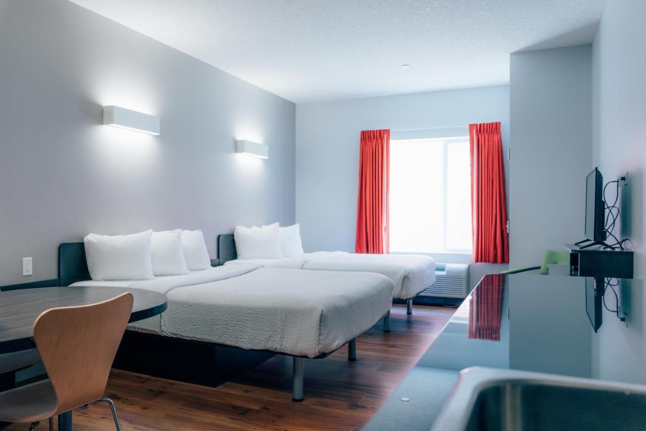 Deluxe Queen Room with Two Queen Beds - Non-Smoking